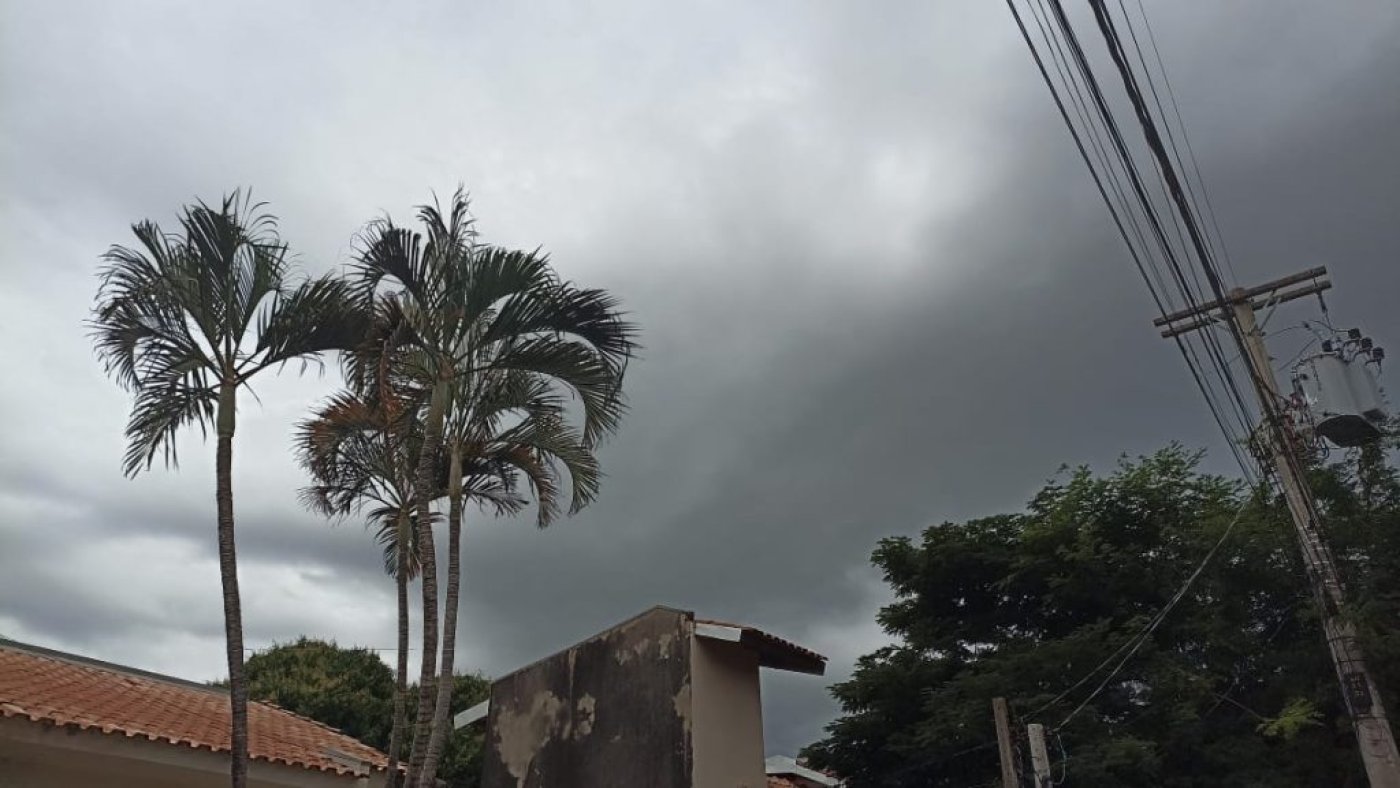Naviraí amanhece com tempo fechado e pode registrar chuva ao longo desta quarta-feira