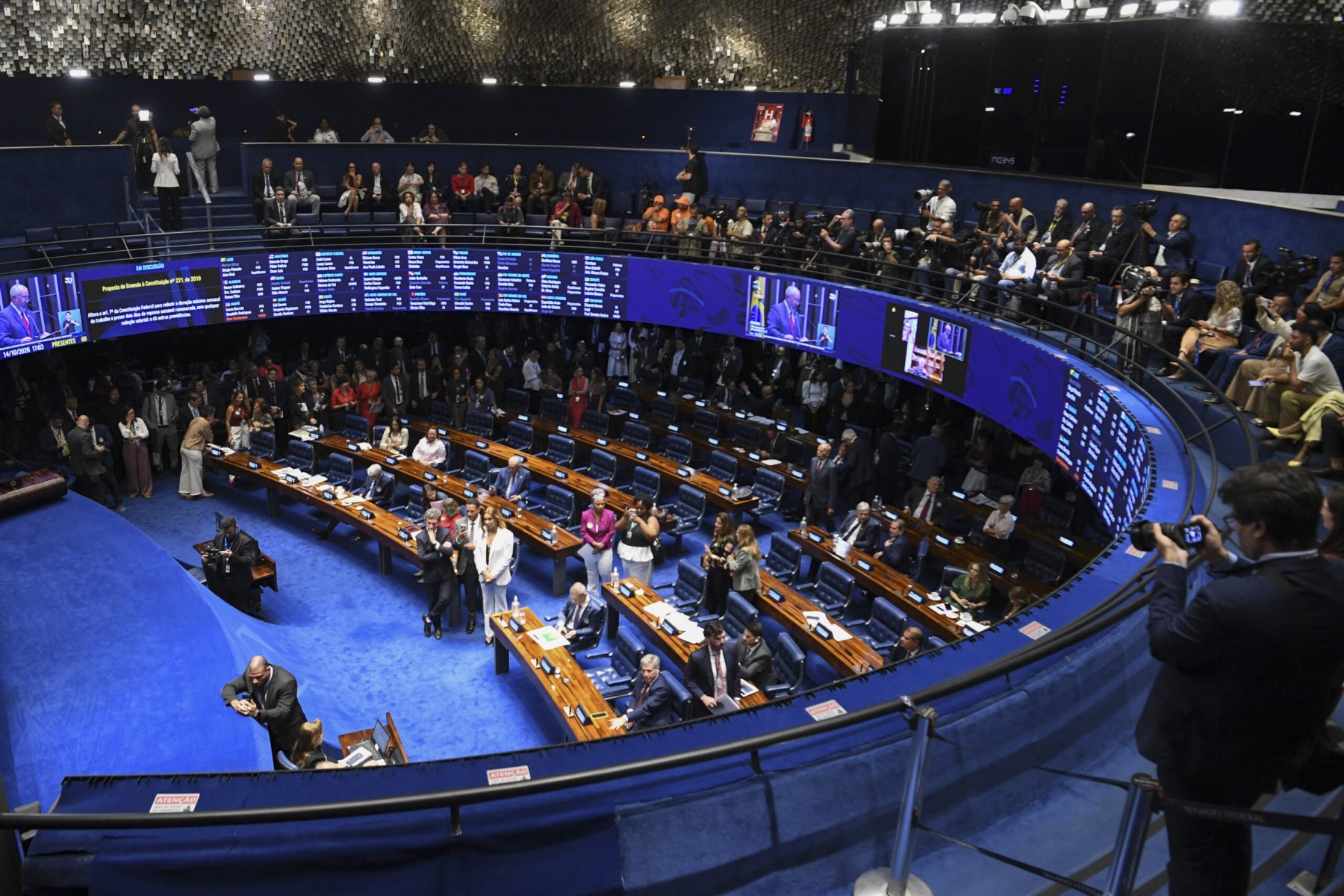 Senado aprova fim da escala 6x1 com apoio de representantes de MS