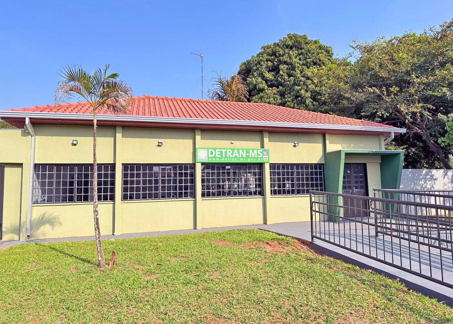 Detran-MS muda regras do licenciamento e oferece atendimento digital em Naviraí